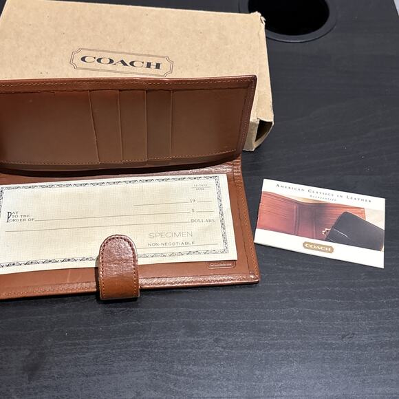 NEW IN BOX VINTAGE COACH CHECK BOOK CASE WITH TAB TAN FS4621 - Picture 5 of 13